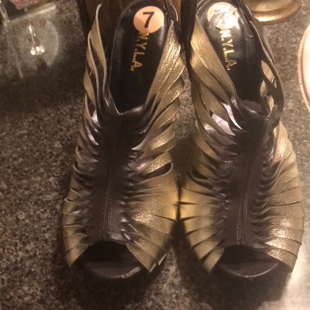 Shoes - Picture 3 of 3